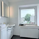 Monteurwohnung Zentrale Lage Mit Parkplatz & Schleusenblick