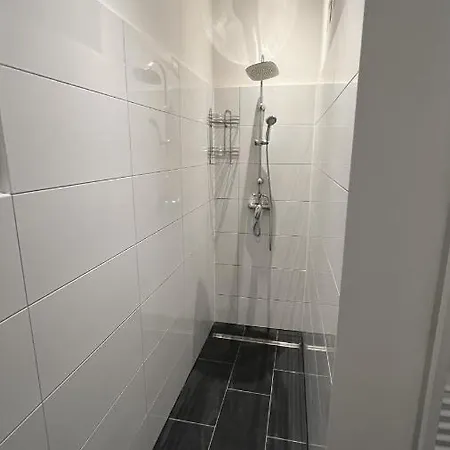 Monteurwohnung Zentrale Lage Mit Parkplatz & Schleusenblick Appartamento
