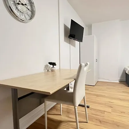 Monteurwohnung Zentrale Lage Mit Parkplatz & Schleusenblick